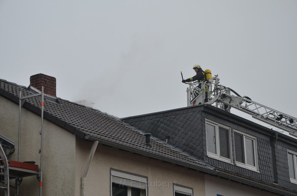 Feuer 2 Dach Koeln Brueck Diesterweg P21.JPG - Miklos Laubert
